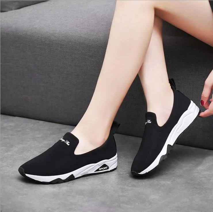 Breathable Solid Color Round Toe Flat Sport Sneakers